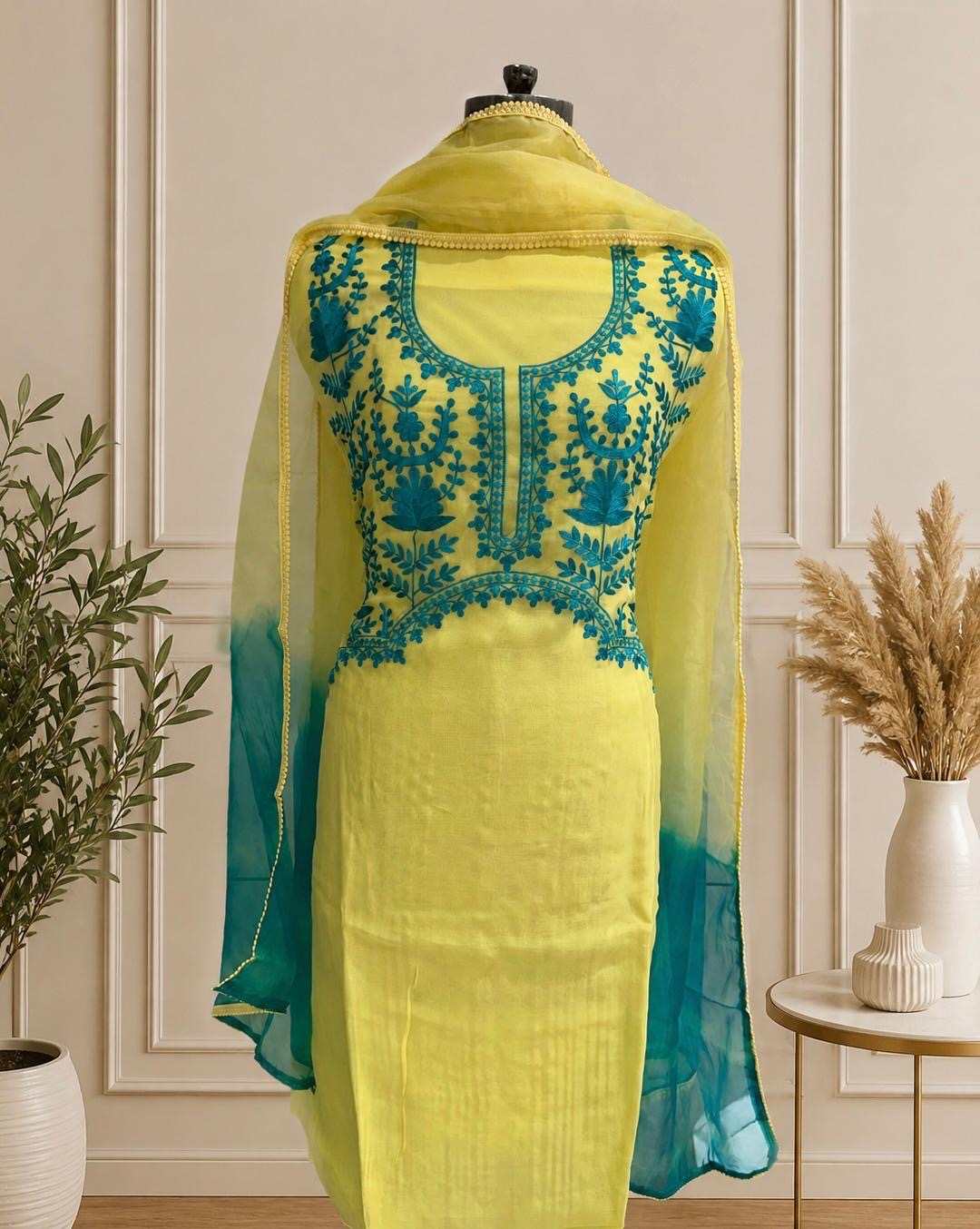 NECK DESIGN SUIT