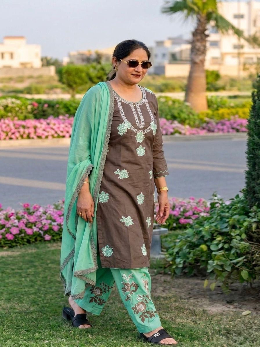 Contrast embroidery suit