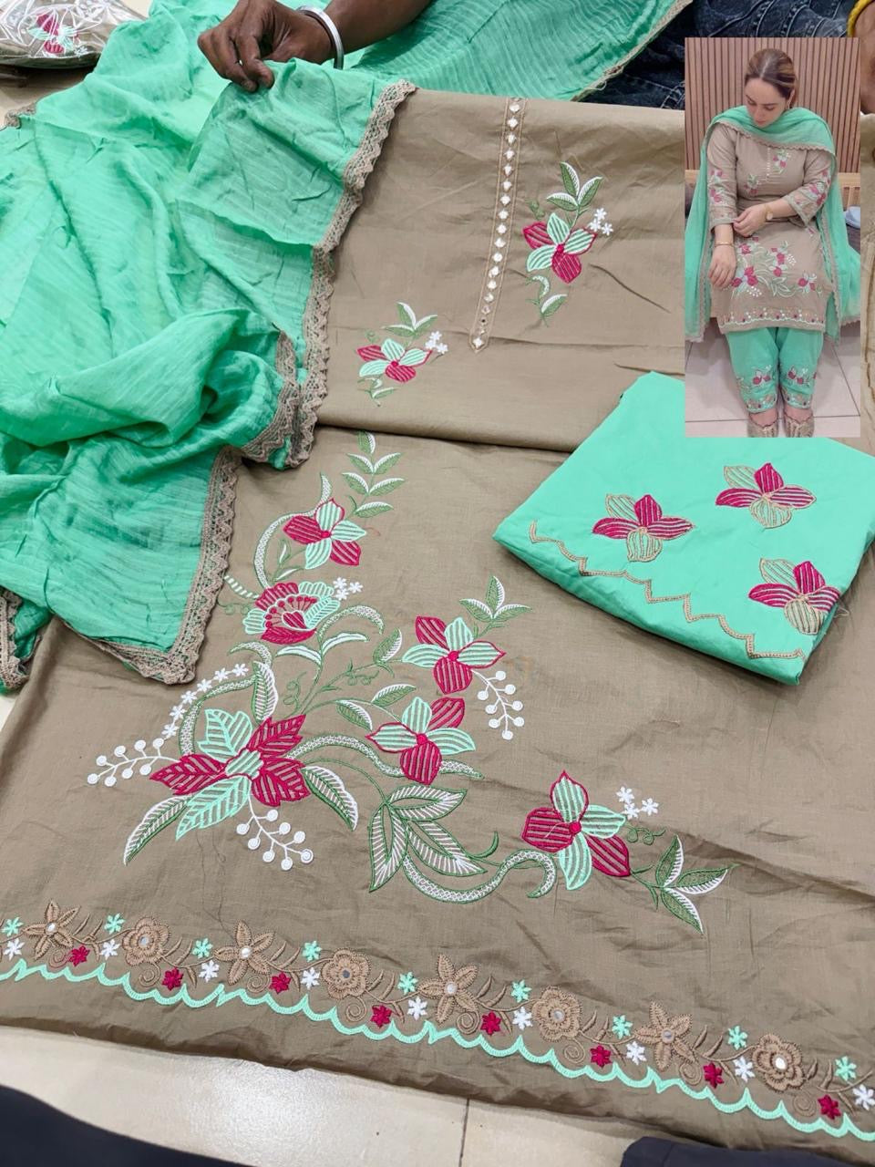 MOUSE CONTRAST BOUTIQUE SUIT